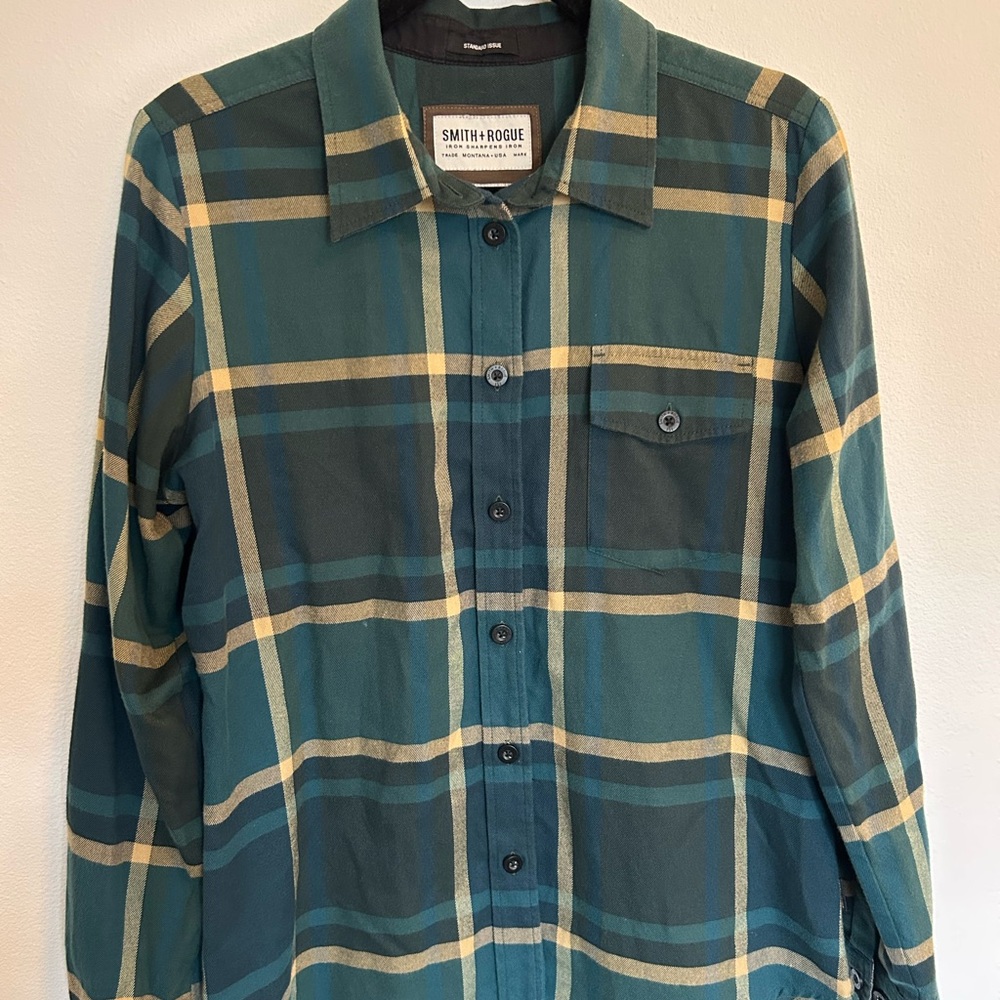 Women’s Smith & Rogue Plaid Button-Up Shirt